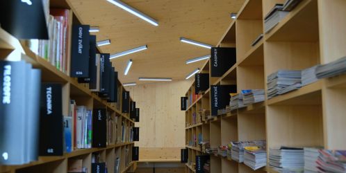 Rezidenční i komerční stavby z CLT panelů a pozvánka na školení používání tohoto materiálu
