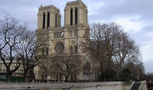 Sanktusníka z Notre-Dame vybudují znovu podle architektonické soutěže Sanktusníka z Notre-Dame vybudují znovu podle architektonické soutěže