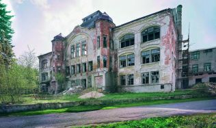 Sklárna Elias Palme slaví 120 let. Secesní klenot v Kamenickém Šenově má novou šanci Sklárna Elias Palme slaví 120 let. Secesní klenot v Kamenickém Šenově má novou šanci