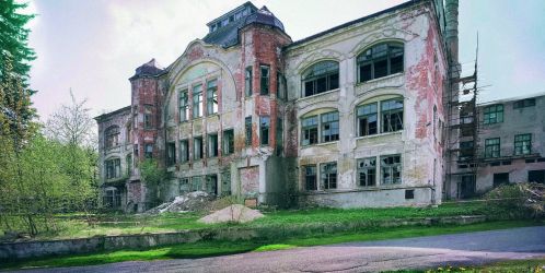 Sklárna Elias Palme slaví 120 let. Secesní klenot v Kamenickém Šenově má novou šanci