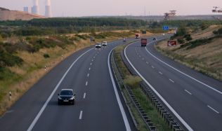 Sněmovna schválila liniový zákon, který má zkrátit výstavbu dopravní infrastruktury