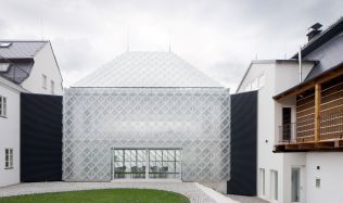 Současná architektura v historickém kontextu na území České republiky – to je nová výstava v Galerii Jaroslava Fragnera