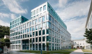 Společnost CBRE Global Investors kupuje od společnosti Skanska prémiovou kancelářskou budovu v Praze Společnost CBRE Global Investors kupuje od společnosti Skanska prémiovou kancelářskou budovu v Praze