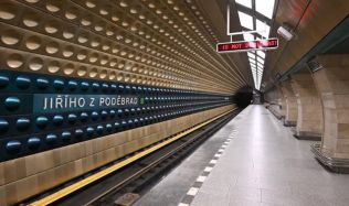 Stanice metra A Jiřího z Poděbrad se po kompletní opravě otevírá cestujícím