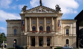 Státní opera Praha je opravená. Veřejnosti se otevře příští rok v lednu