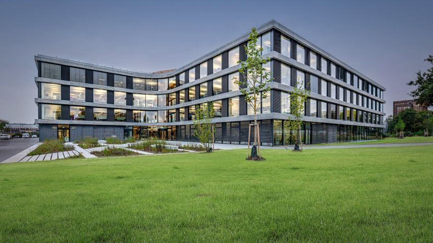 Stavební oskaři jsou rozdáni. Nová budova ČSOB v Hradci Králové získala titul Stavba roku 2025