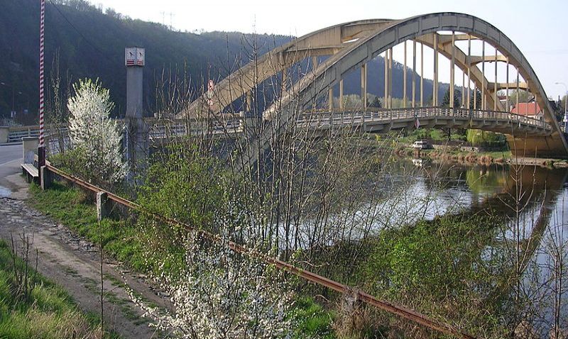 Štěchovický most: Ladný oblouk, který se málem zřítil do řeky