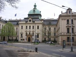 zdroj Wikimedia commons/ ŠJů Popisek: Strakova akademie