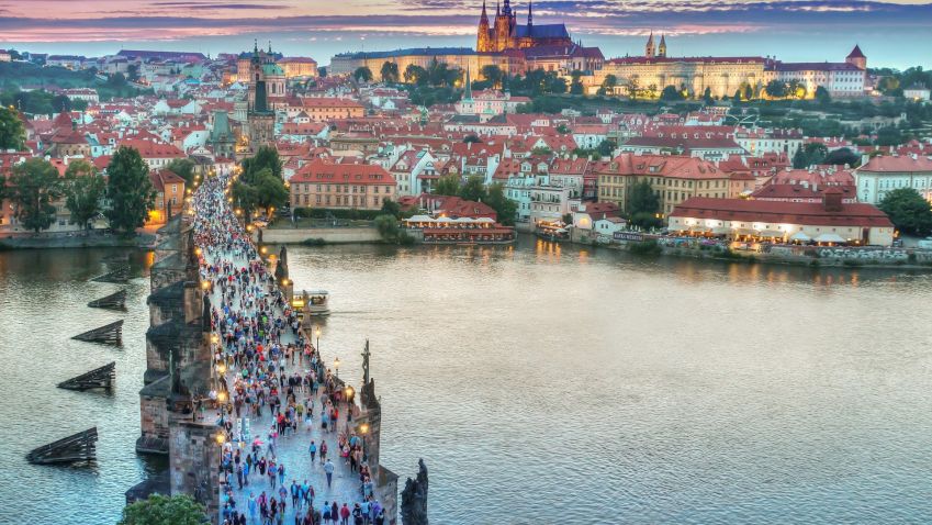 UNESCO kritizuje rozvoj Prahy. Mnoho odborníků s postojem světové organizace nesouhlasí UNESCO kritizuje rozvoj Prahy. Mnoho odborníků s postojem světové organizace nesouhlasí