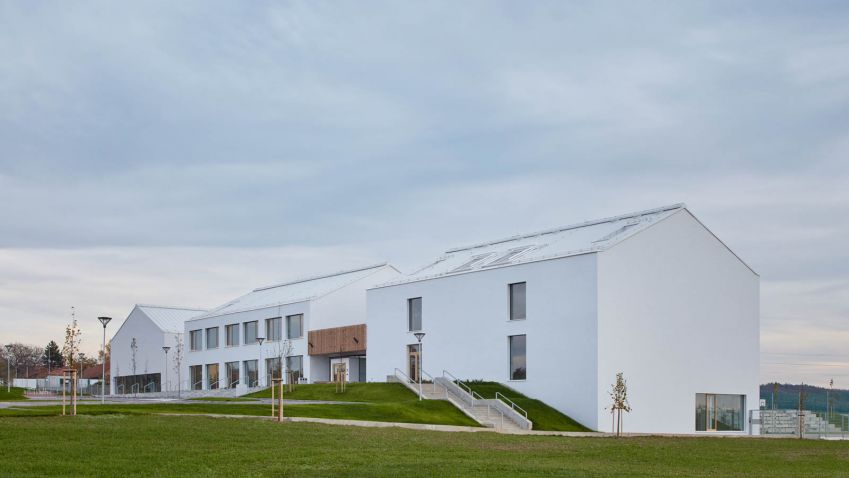 Úspěch základní školy v Psárech u Prahy, jedná se o nejšetrnější budovu roku