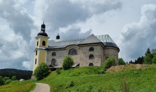 V Neratově na Rychnovsku skončila oprava prosklené střechy kostela