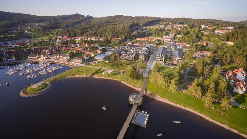 V obci Lipno nad Vltavou se staví komplex MOLO Lipno Resort. Generálním dodavatelem se nově stala společnost STRABAG a.s.
