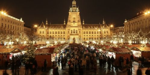 Vánoční architektura a design veřejných prostranství: Jak města proměňují své ulice a náměstí na zimní a vánoční atmosféru?