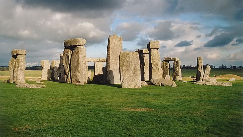 Ve Stonehenge pohřbívali i cizince, ukazuje nový výzkum