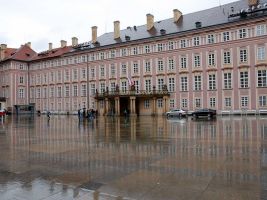 zdroj Wikimedia commons.cz/ Victor Belousov Popisek: Třetí nádvoří Pražského hradu