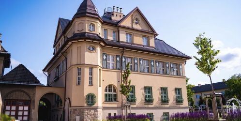 Vila Grossmann v Ostravě ožívá novým mobiliářem. Památkově chráněná vila vstupuje do další etapy