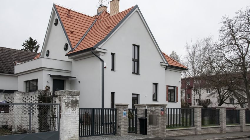 Vila v Hostivici u Prahy i přes svou historii nabízí majitelům moderní komfort 