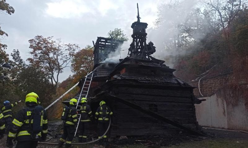 Vyhořelý kostel sv. archanděla Michaela v zahradě Kinských se brzy dočká obnovy