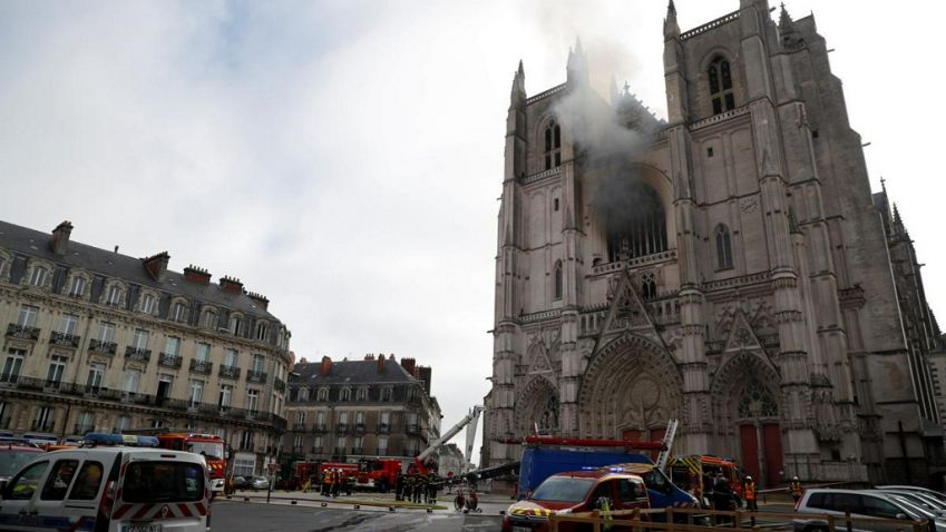 Vyšetřování požáru v Nantes pokračuje. Oheň mohl být zapálen úmyslně, zadrženého propustili 